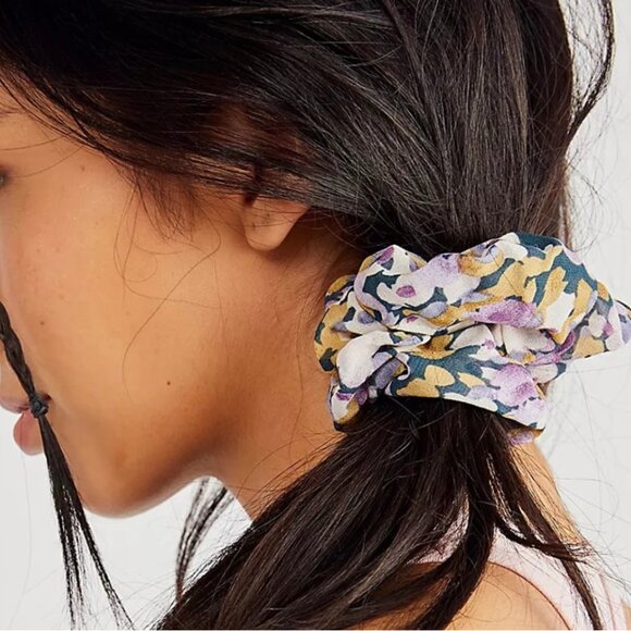 Free People Accessories - 🎁FREE GIFT WITH PURCHASE Free People Willow Up Cycled Floral Hair Scrunchie